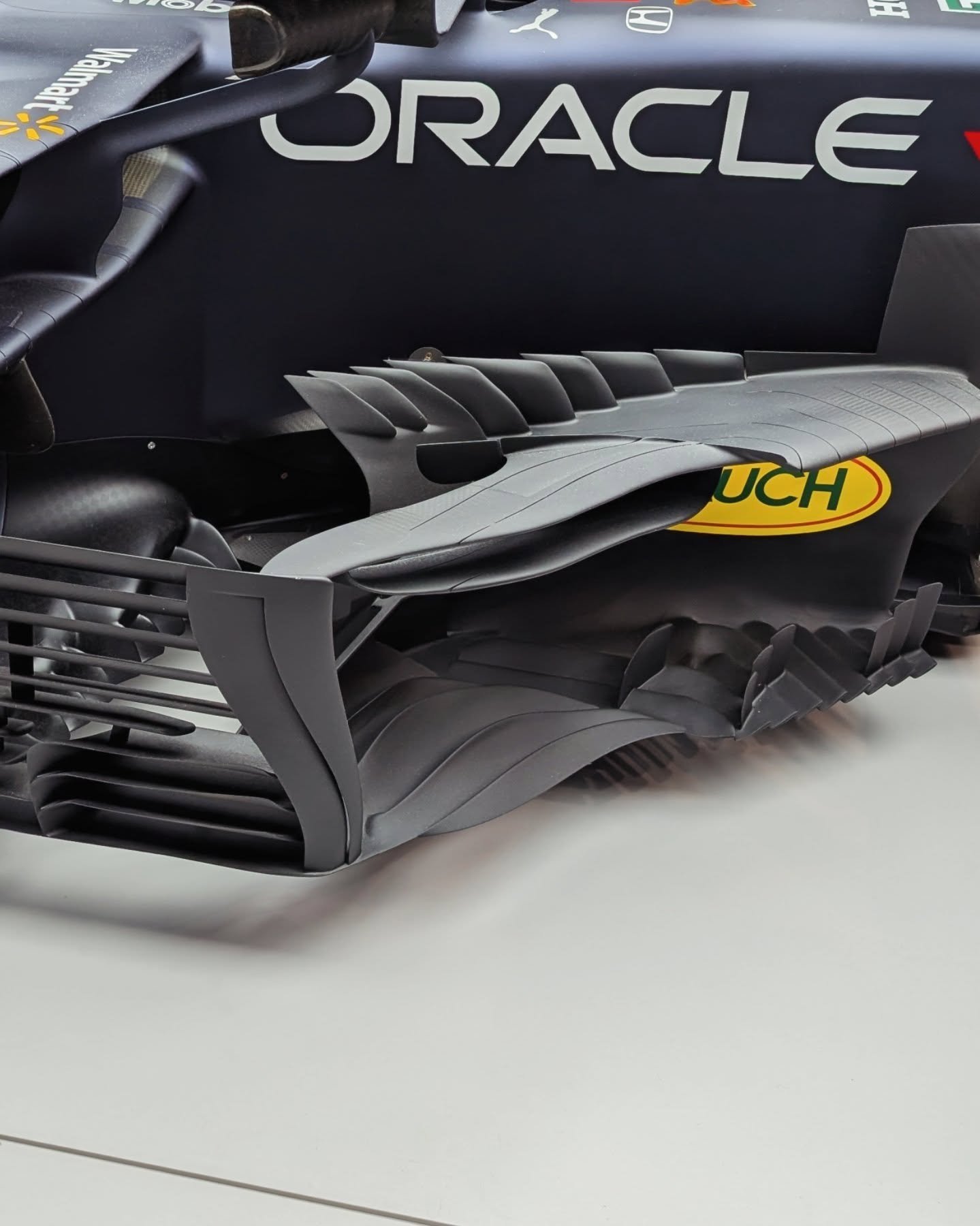 F1 barge board